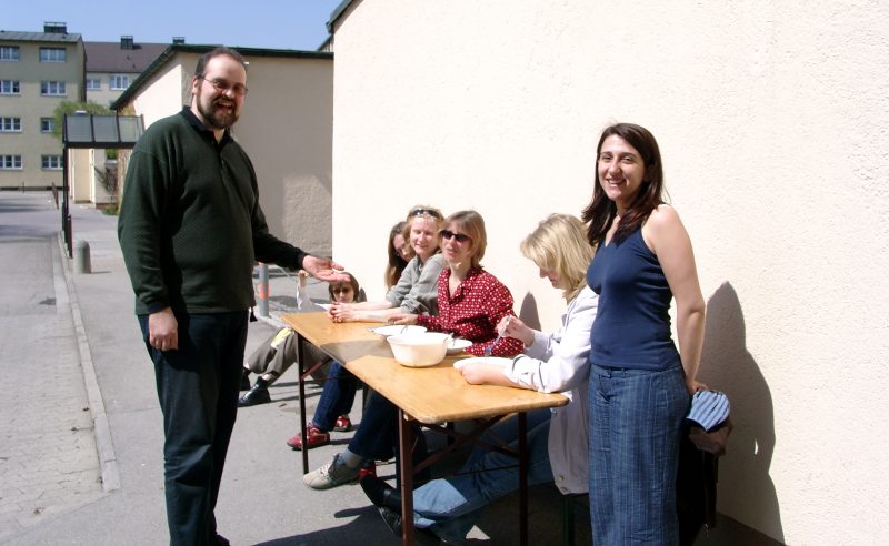 Journalistenakademie-Dozent Thorsten Steinhoff 2003 mit Kurs-Teilnehmenden